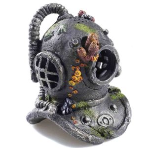 Classic Divers Helmet - 2691 is a realistic, handmade tank ornament, ideal for creating a hide away for your beloved fish or critters.